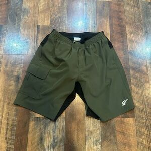 Ezrun padded shorts L (BK4)